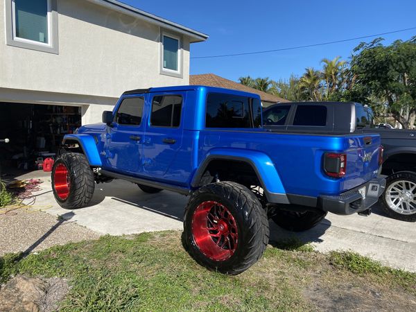 2020 Jeep gladiator 6 inch evo lift on 40s bring offers for Sale in