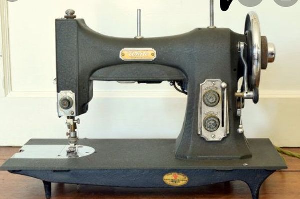 White rotary sewing machine. serial number77 for Sale in Cleveland, OH