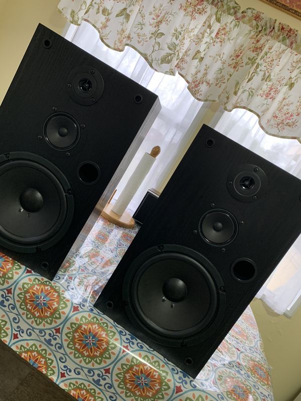 Pair Of Bookshelf Speakers RCA Cat 40 5016 3 way 150w Max 40 For Sale