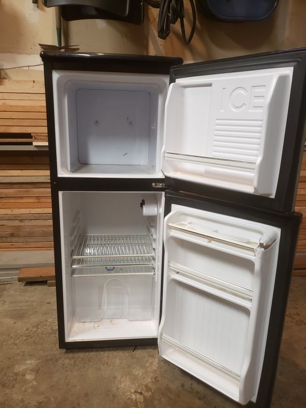 Franklin Chef Mini Fridge for Sale in Edmonds, WA OfferUp