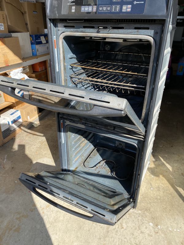 Whirlpool Black Electric DoubleWall Oven 24 inch for Sale in San