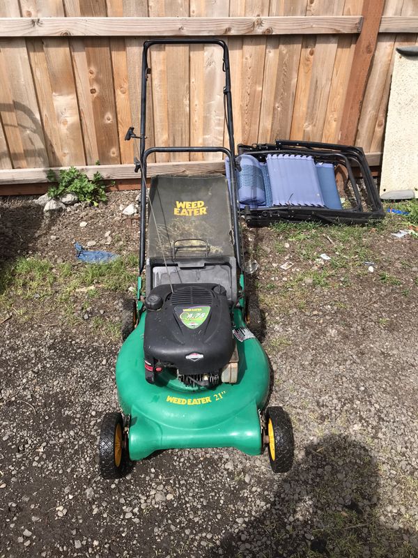 Weed eater lawn mower . 21” 4.75hp runs good looks good 80 for Sale in