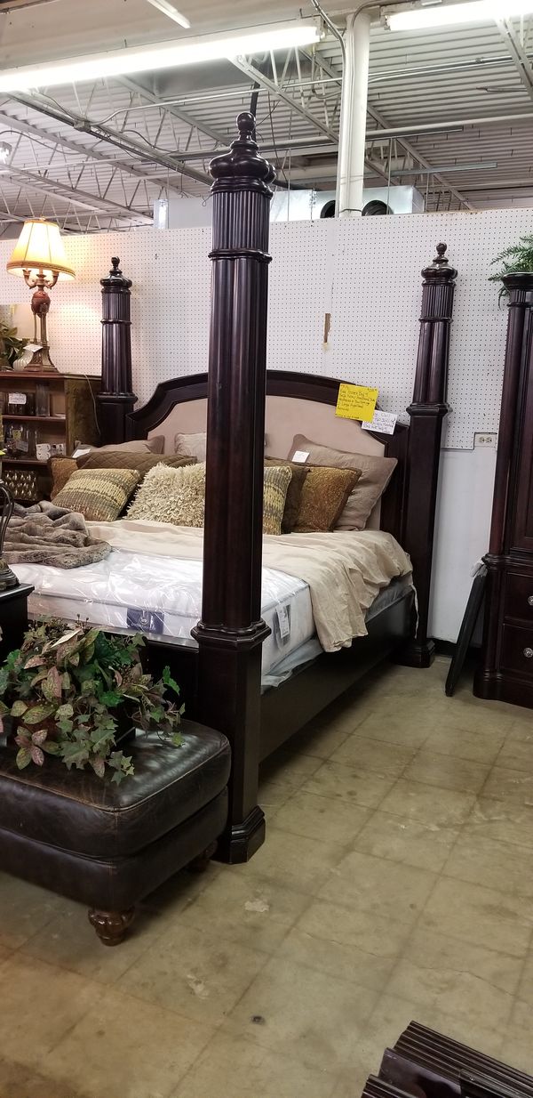 Dumont Cherry 4 Pc King Canopy Bed for Sale in Fort Worth, TX OfferUp