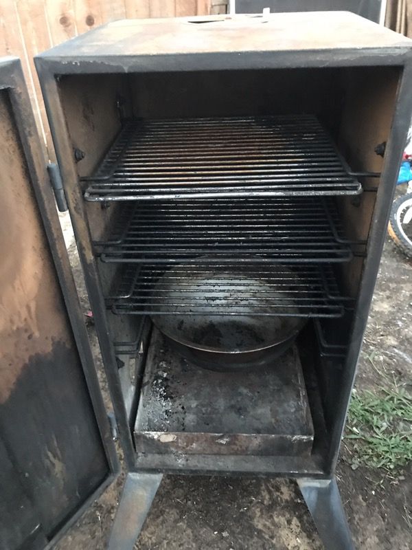 Smoky Mountain Series Great Outdoors Charcoal Smoker For In 97 39sold