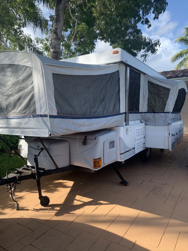 2004 fleetwood coleman bayside elite