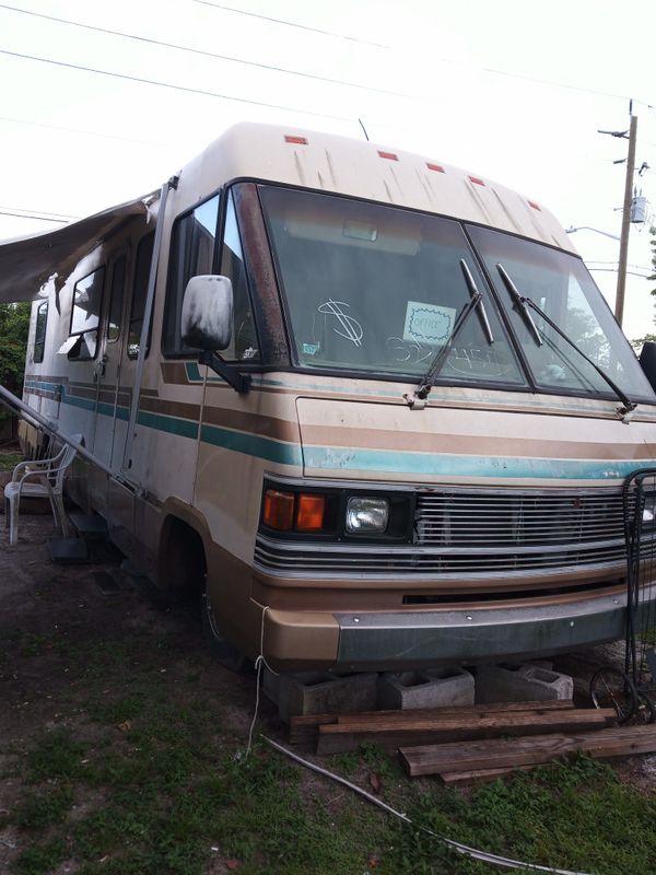 89 classic Winnebago for Sale in Fort Myers, FL - OfferUp