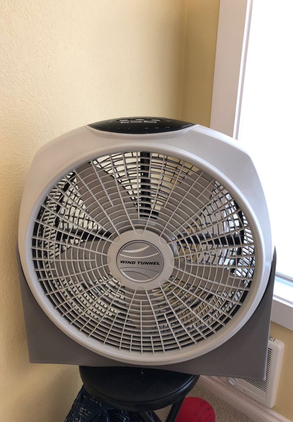 Lasko wind tunnel fan with remote for Sale in Bellevue,