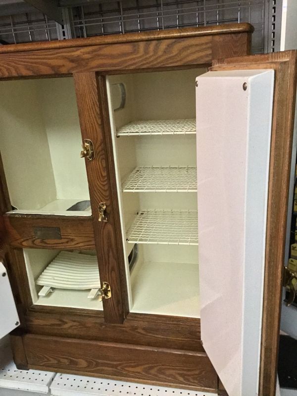 Antique 1930 Montgomery Wards Windsor Ice Box. for Sale in Tampa, FL ...