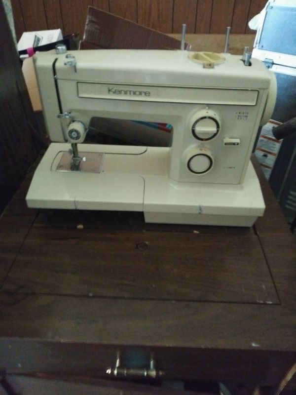 Kenmore sewing machine with table for Sale in Albuquerque, NM OfferUp