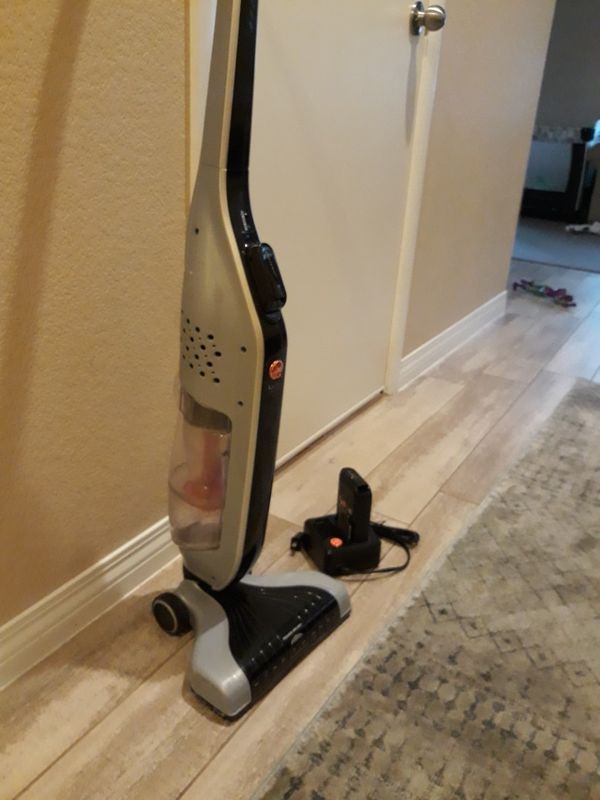 Hoover Linx cordless vacuum with extra battery and charger for Sale in