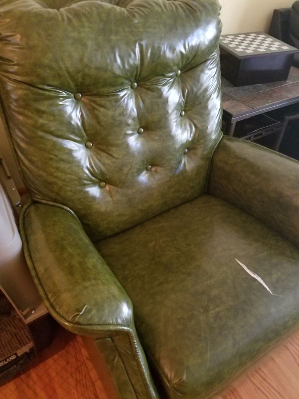 Vintage vinyl green recliner. for Sale in Broomfield, CO OfferUp