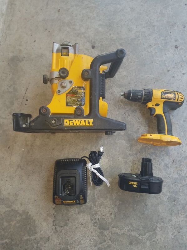 DEWALT DW073 CORDLESS ROTARY LASER LEVEL 18V BUNDLE for Sale in Houston