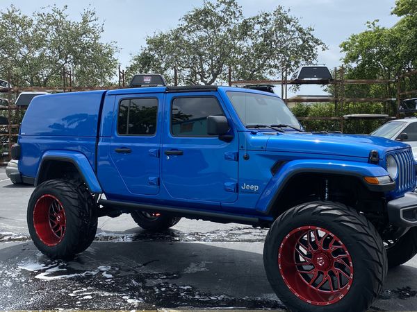 2020 Jeep gladiator 6 inch evo lift on 40s bring offers for Sale in