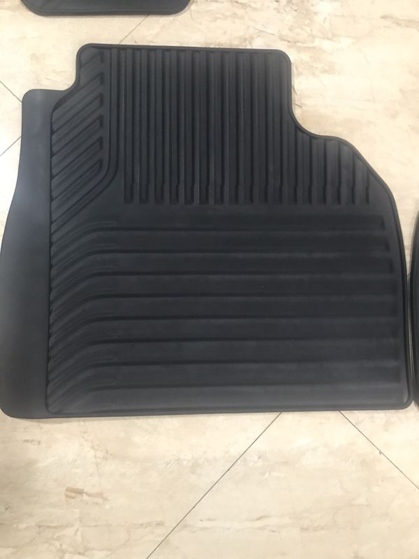Chevy Silverado 1500 (20192020) OEM floor mats for Sale in Miami, FL OfferUp