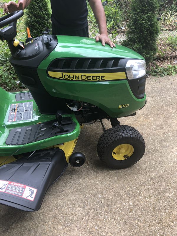 John Deere E110 19HP 42in Riding Lawn Mower for Sale in Camp Springs