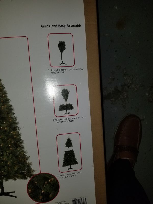 Prelit Willow Christmas tree 7 feet from Ashland for Sale in Lynnwood, WA OfferUp
