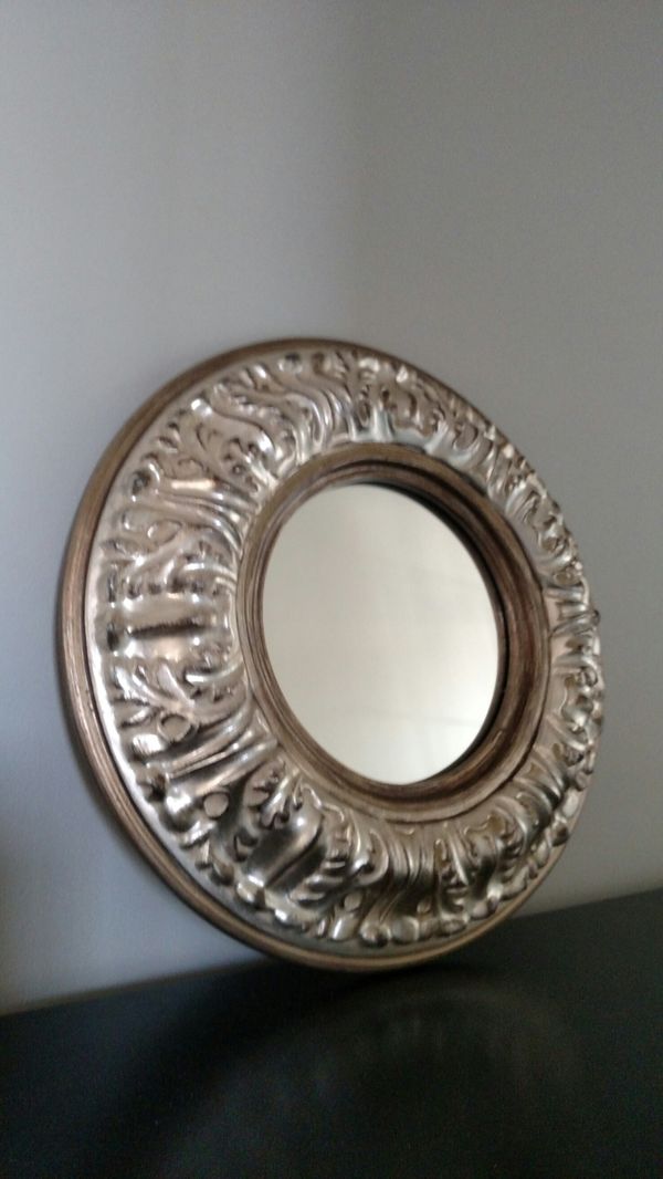 13 inch round Mirror from Bombay Company for Sale in Hamden, CT OfferUp