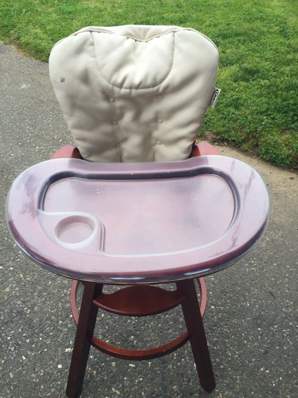 Graco wood high chair, removable plastic tray for Sale in Gold River, CA OfferUp