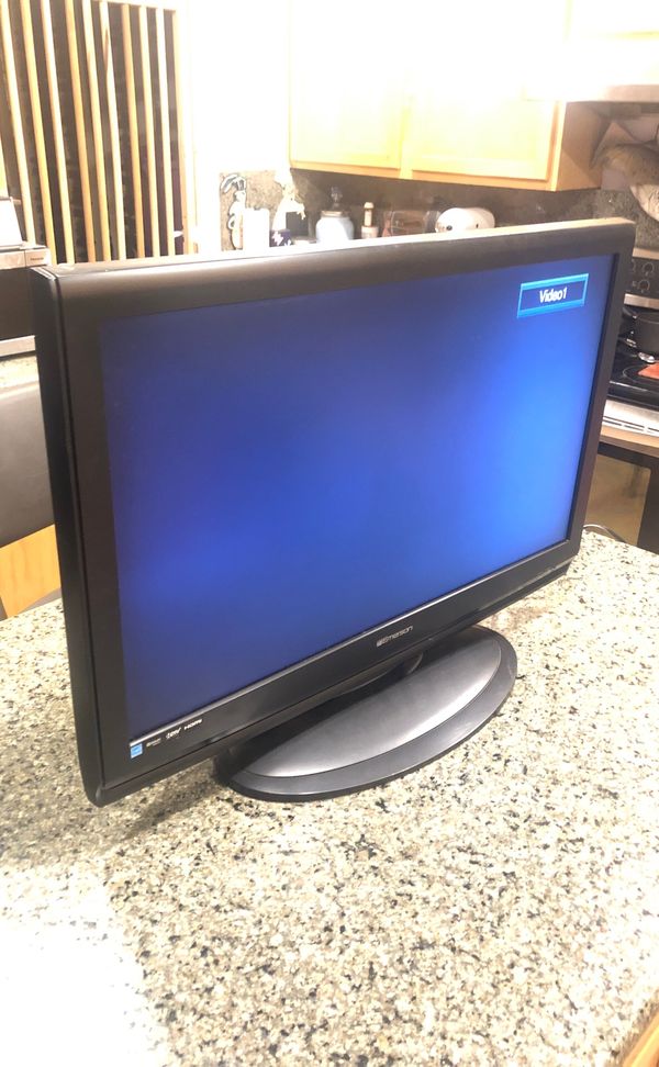 32” Emerson LCD HDTV w/ Built In Digital Tuner for Sale in Renton, WA