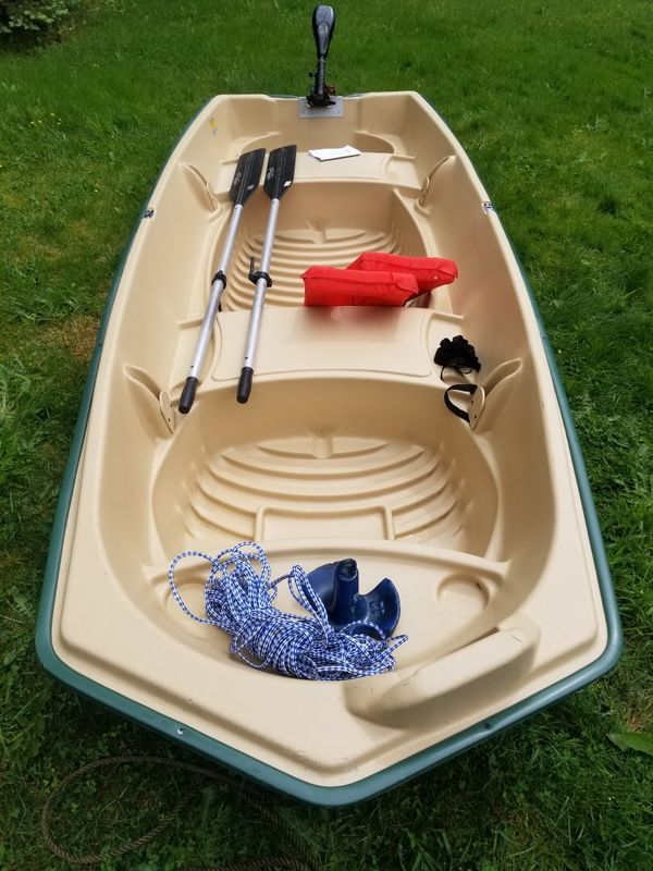 12' Sun dolphin plastic Jon boat with 30lb thrust MinnKota electric