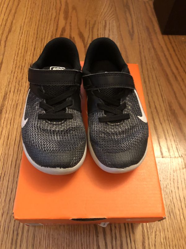 Nike kids size 10c boys shoes for Sale in Mill Creek, WA - OfferUp