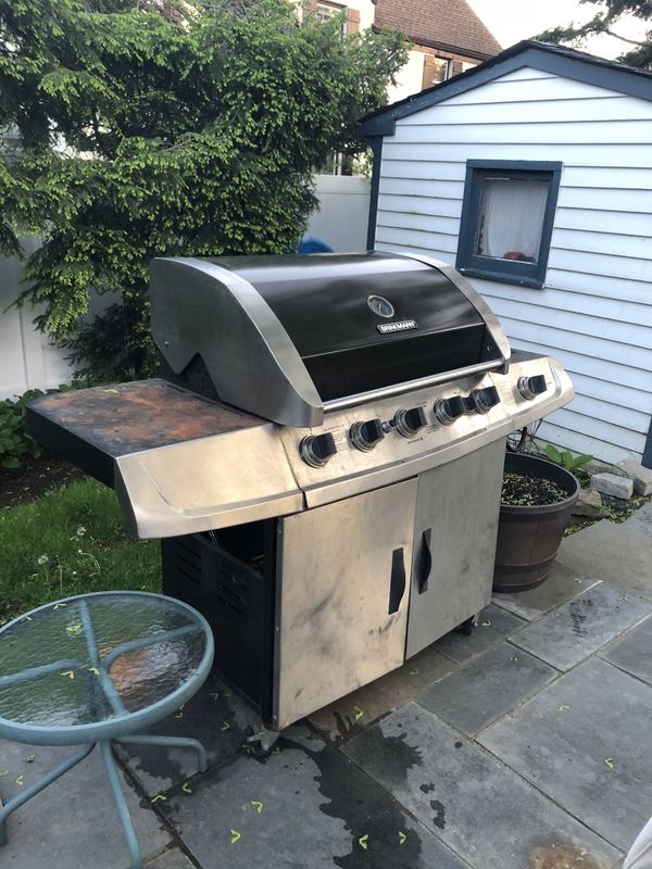 Free* Brinkmann 6 burner bbq Grill with side burner for Sale in Mineola