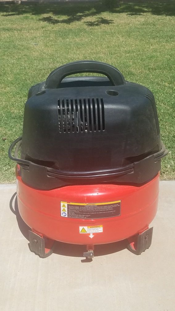 CENTRAL PNEUMATIC 6 Gallon 1.5 HP 150 PSI Professional Air Compressor