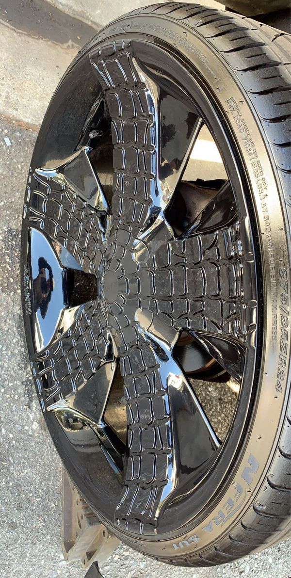 24 inch. Rims crocodile rims. Jet black Powder coating 5 lugs for Sale