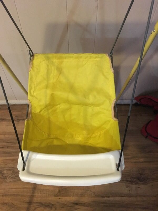 Hand crank baby swing swyngomatic for Sale in Grand Prairie, TX OfferUp