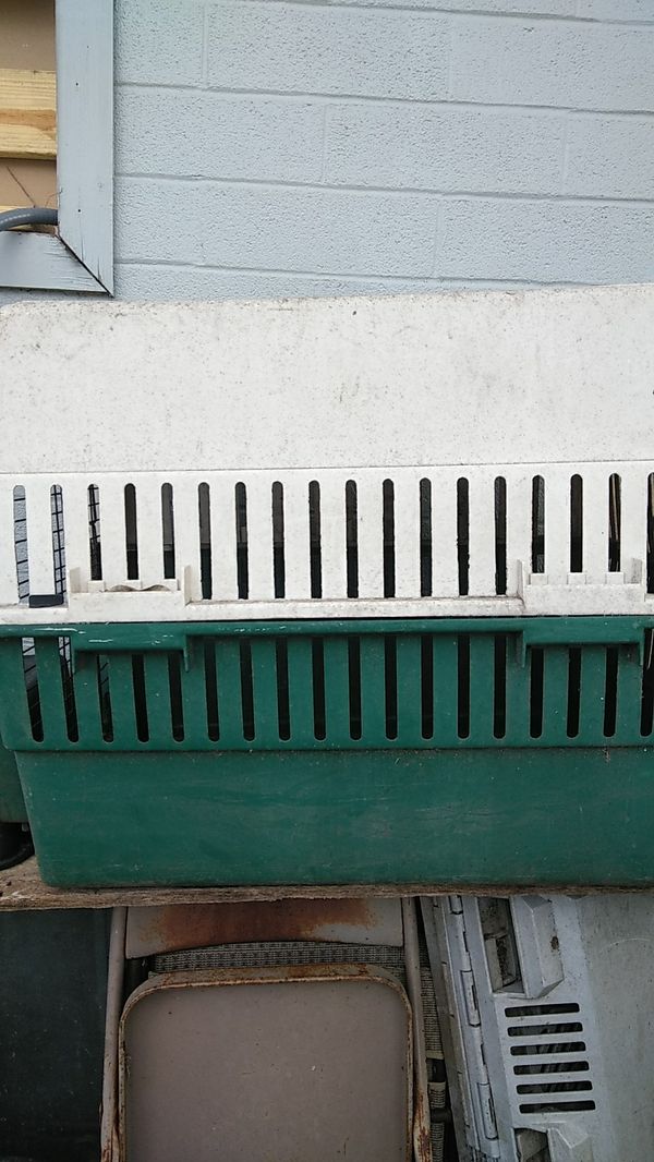 Remington dog kennel for large or medium size dog for Sale in San