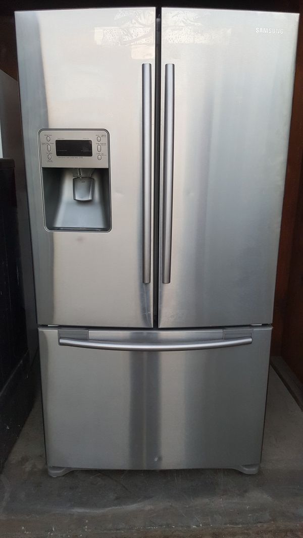 Samsung French door refrigerator works good, ice maker has cubed and