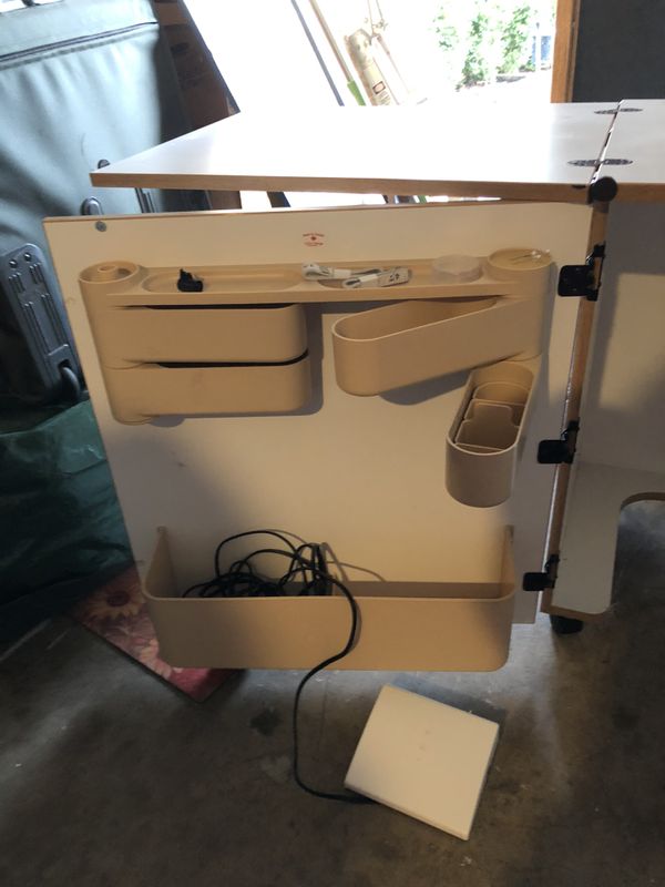 Husqvarna Viking Sewing Machine for Sale in Vancouver, WA