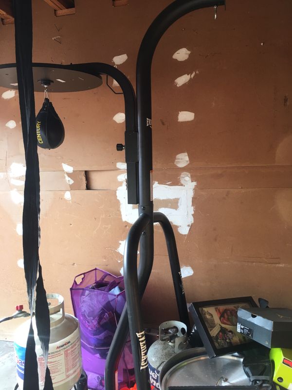 Heavy Bag Stand With Pull Up Bar IUCN Water
