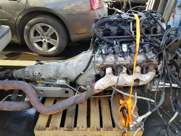 6.0 Ls LQ9 chevy engine complete with 4L80 trans for Sale in Los