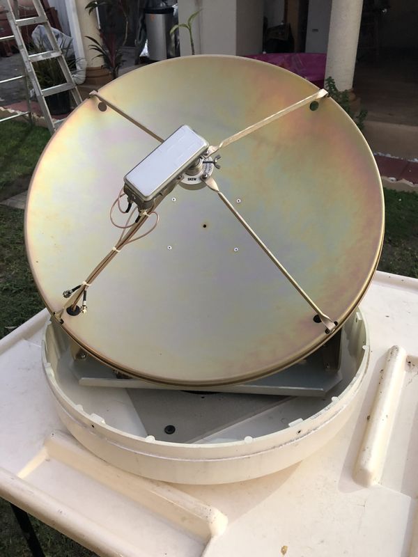 KVH TracVision M5 Boat Marine Satellite Television TV Dome and Antenna