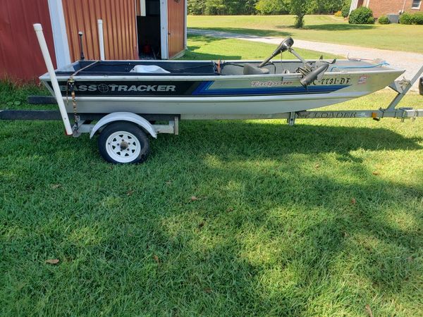 12 foot tracker tadpole for Sale in Chesnee, SC - OfferUp