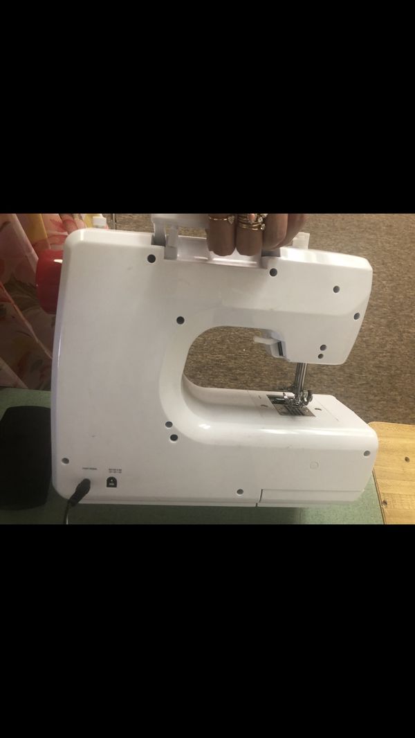 Vivo SINGER Portable Sewing Machine for Sale in Las Vegas, NV OfferUp