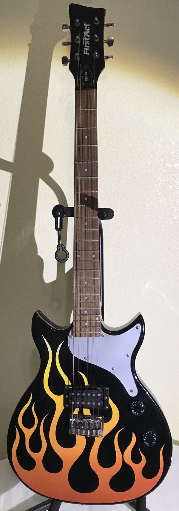 FIRST ACT ELECTRIC GUITAR ME444 for Sale in Scottsdale, AZ OfferUp