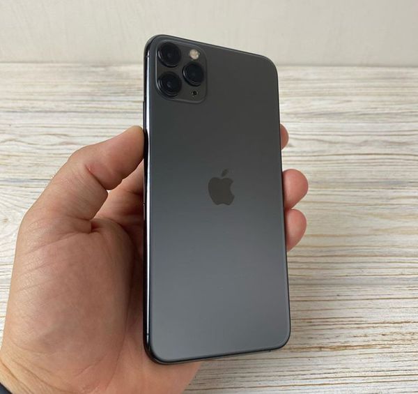 Unlocked iPhone 11 Pro Max for Sale in Roseville, CA - OfferUp