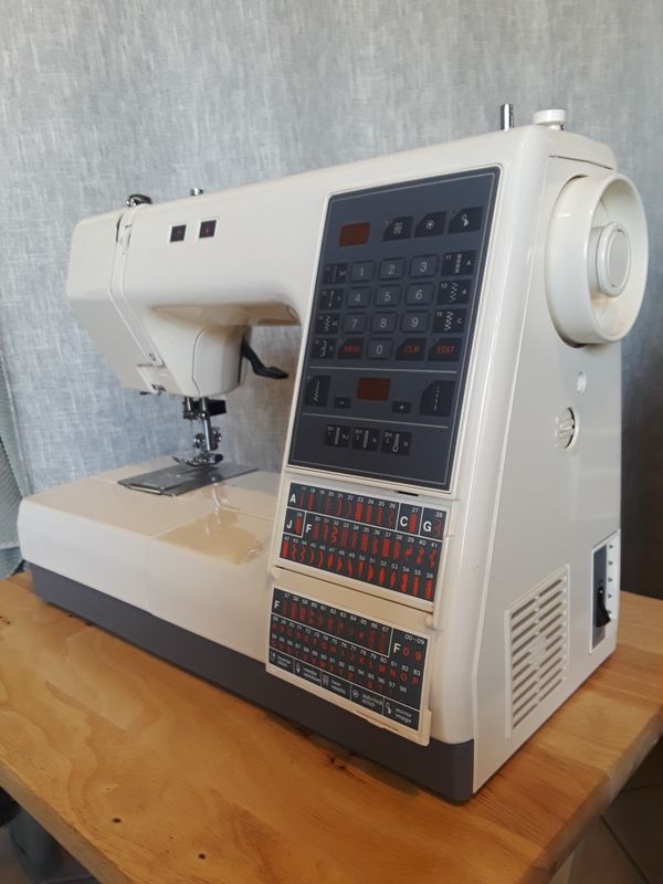 Kenmore 385 1960180 100 stitch sewing machine for Sale in San Diego, CA