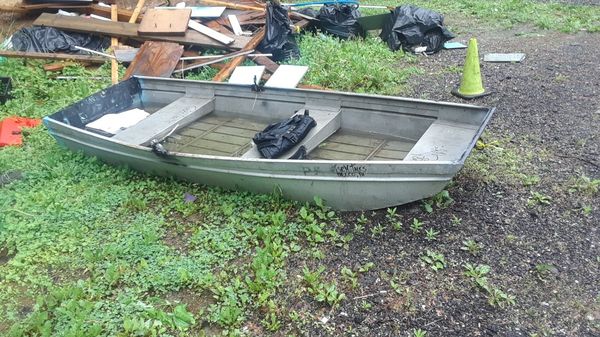 10 ft aluminum jon boat. for Sale in Garnet Valley, PA - OfferUp