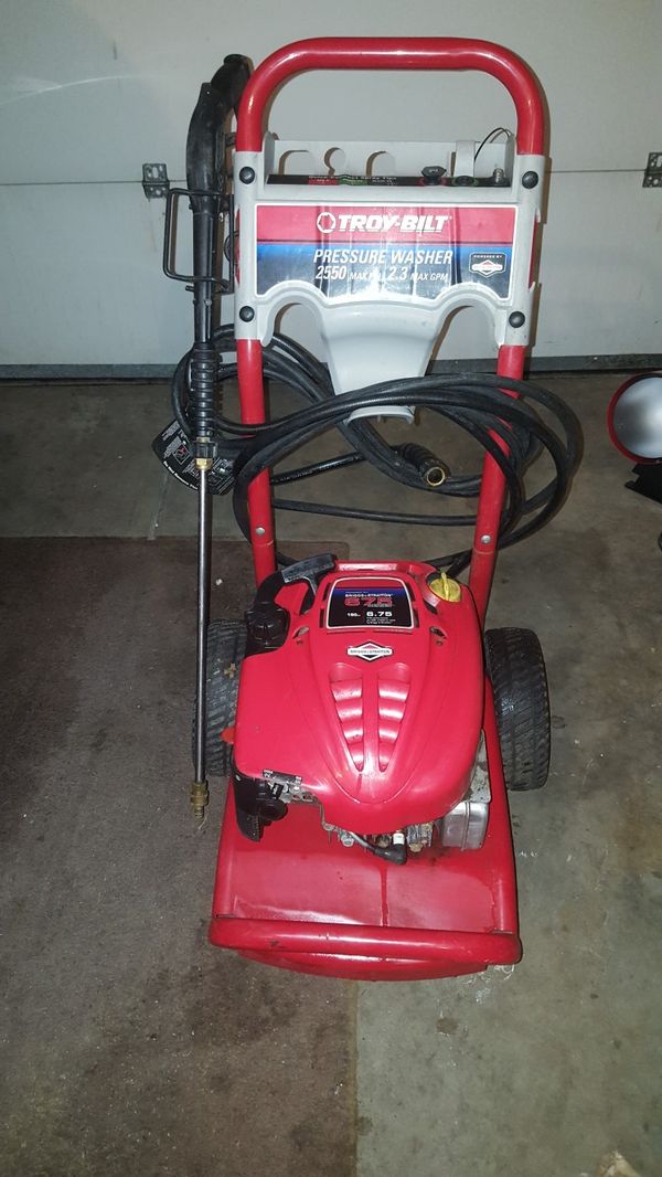 Troy Bilt Briggs and Stratton 2550 psi pressure washer 6.75 hp, 2.3 gpm