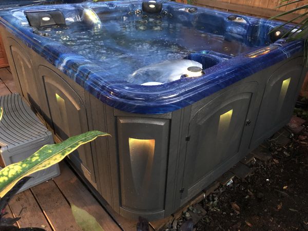 4 Person 220v CANTABRIA Hot Tub / Spa! Must See!!! for Sale in Tampa