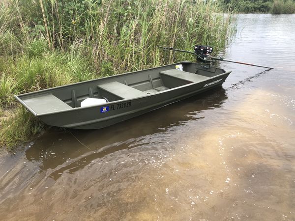 Alumacraft 12ft jon boat and mud motor for Sale in Boca Raton, FL - OfferUp