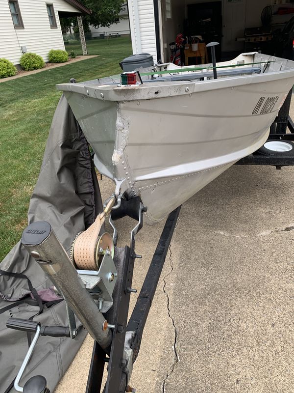 Starcraft 14 foot fishing boat for Sale in Youngstown, OH 