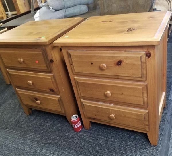 Beautiful Quality Set of Knotty Pine Three Drawer Nightstands