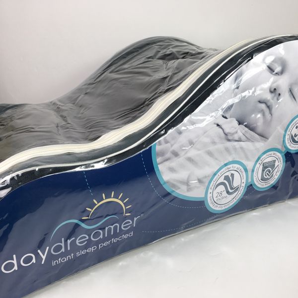 Hiccapop Daydreamer Sleeper Lounger Baby Seat for Sale in Grassy Creek