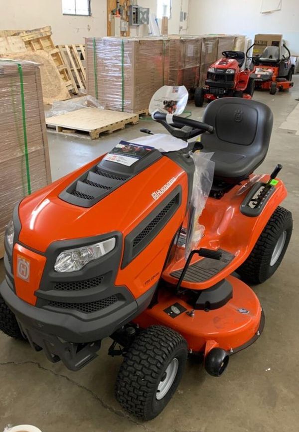 New Husqvarna YTH22V46 22-HP V-twin Hydrostatic 46-in Riding Lawn Mower ...