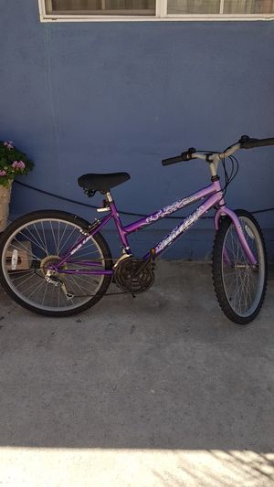 Una bicycleta de Montana for Sale in La Puente, CA