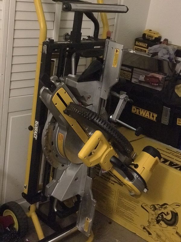 Dewalt miter saw 779 brand new only used for 2 cuts included 92 teeth